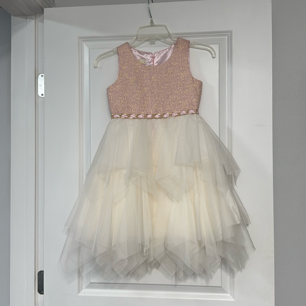 Girls American Princess Dress. Size 7. Pink and White.